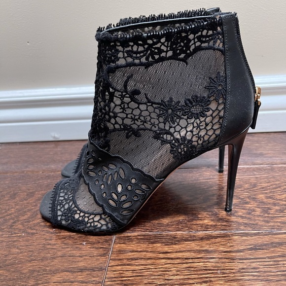 Valentino lace pump